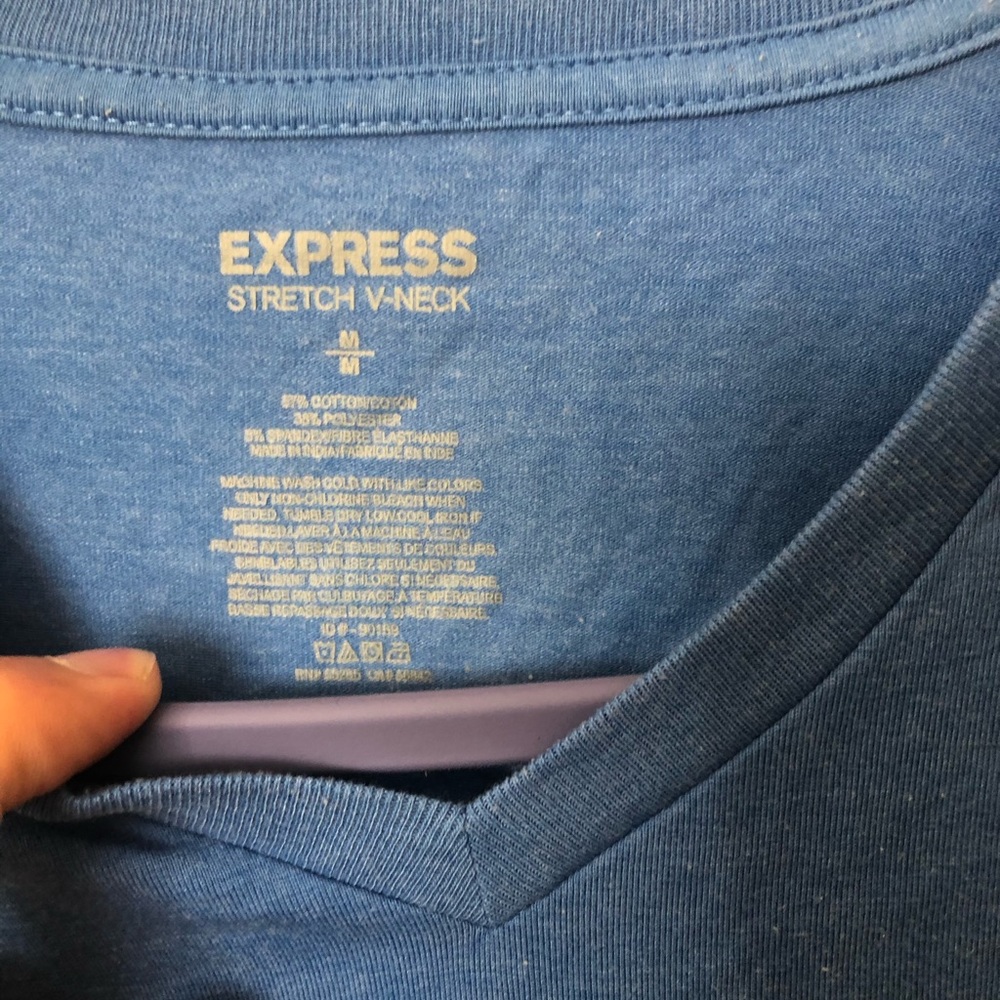 Express v neck - Picture 2 of 3